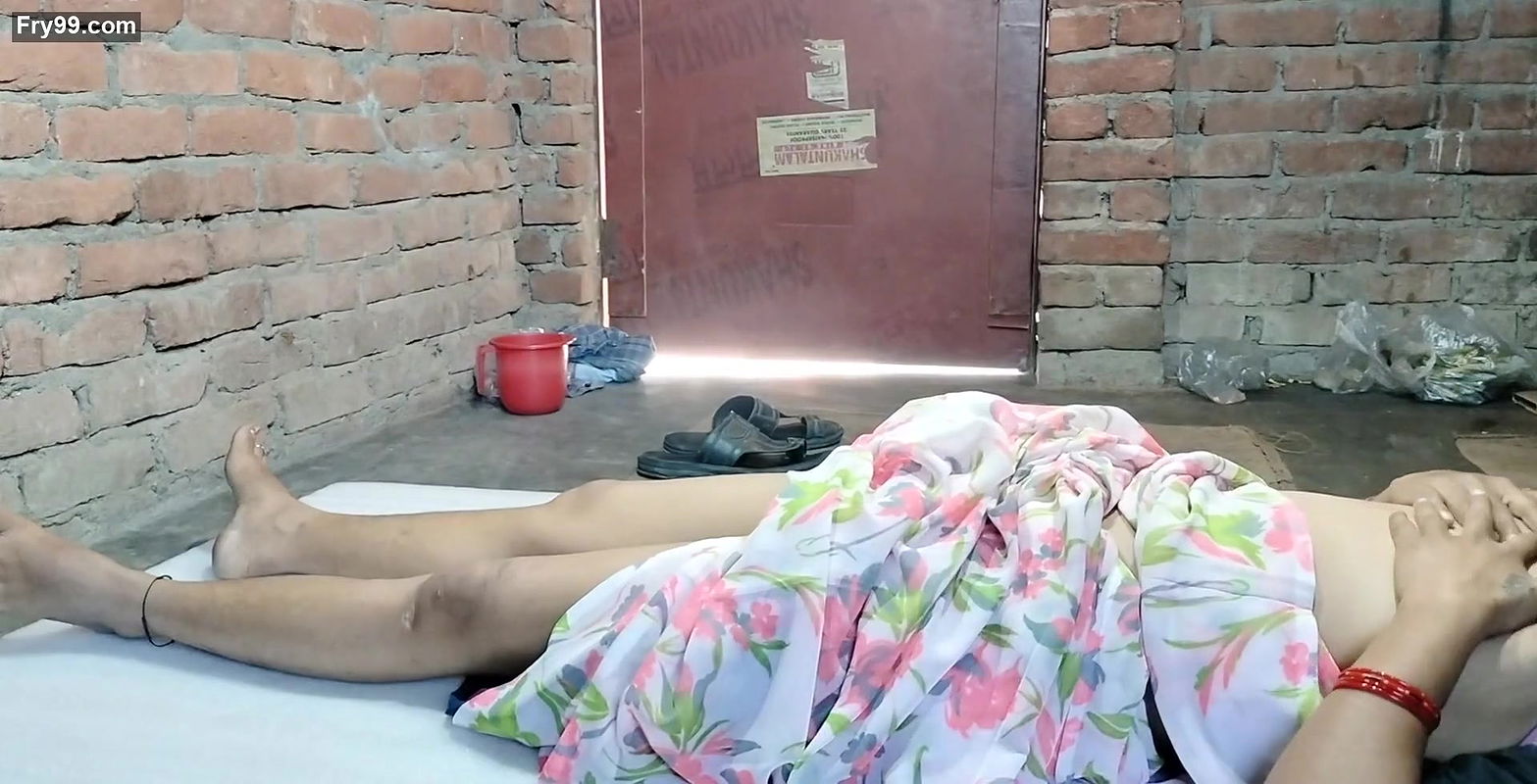 Hot Sexy Bhabhi Ki Pyaas Bujhai Pados Ke Dever Ne