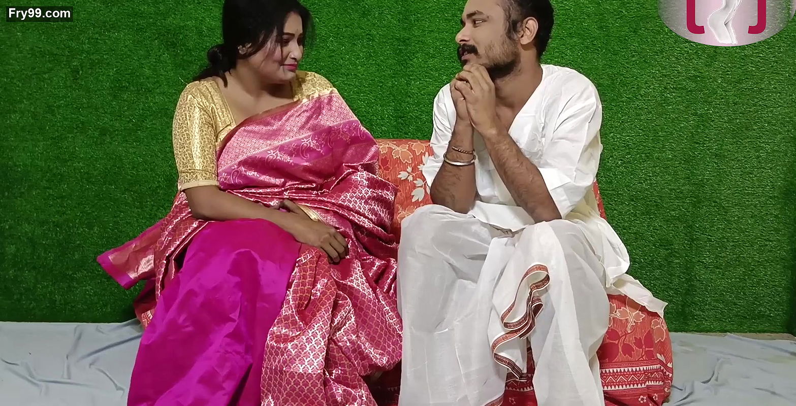 Sexy Sucharita in Saree N Ghungru