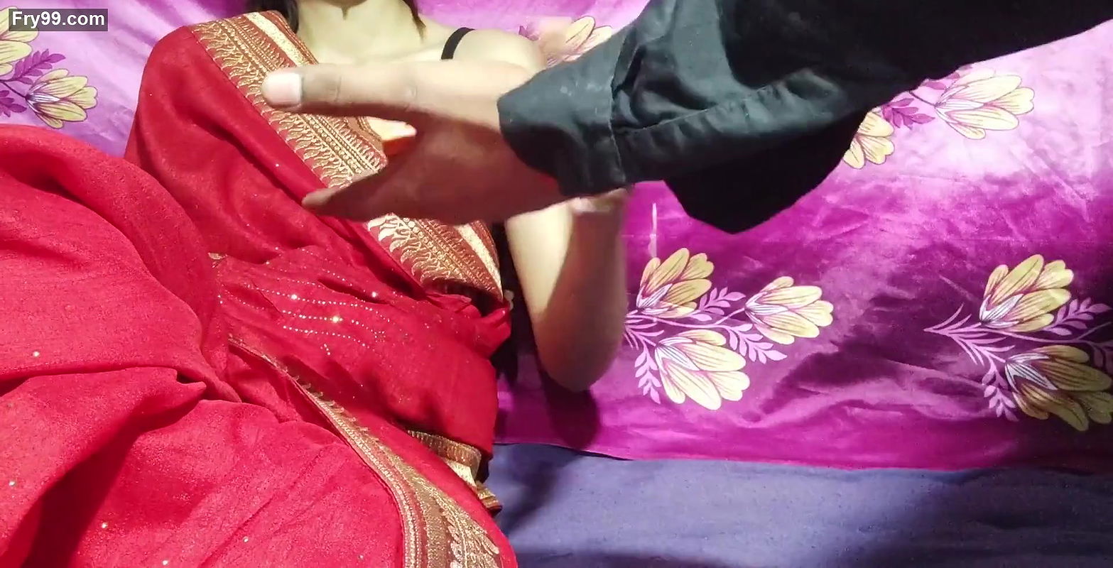 Condom bechne vale ne bhabi ko choda