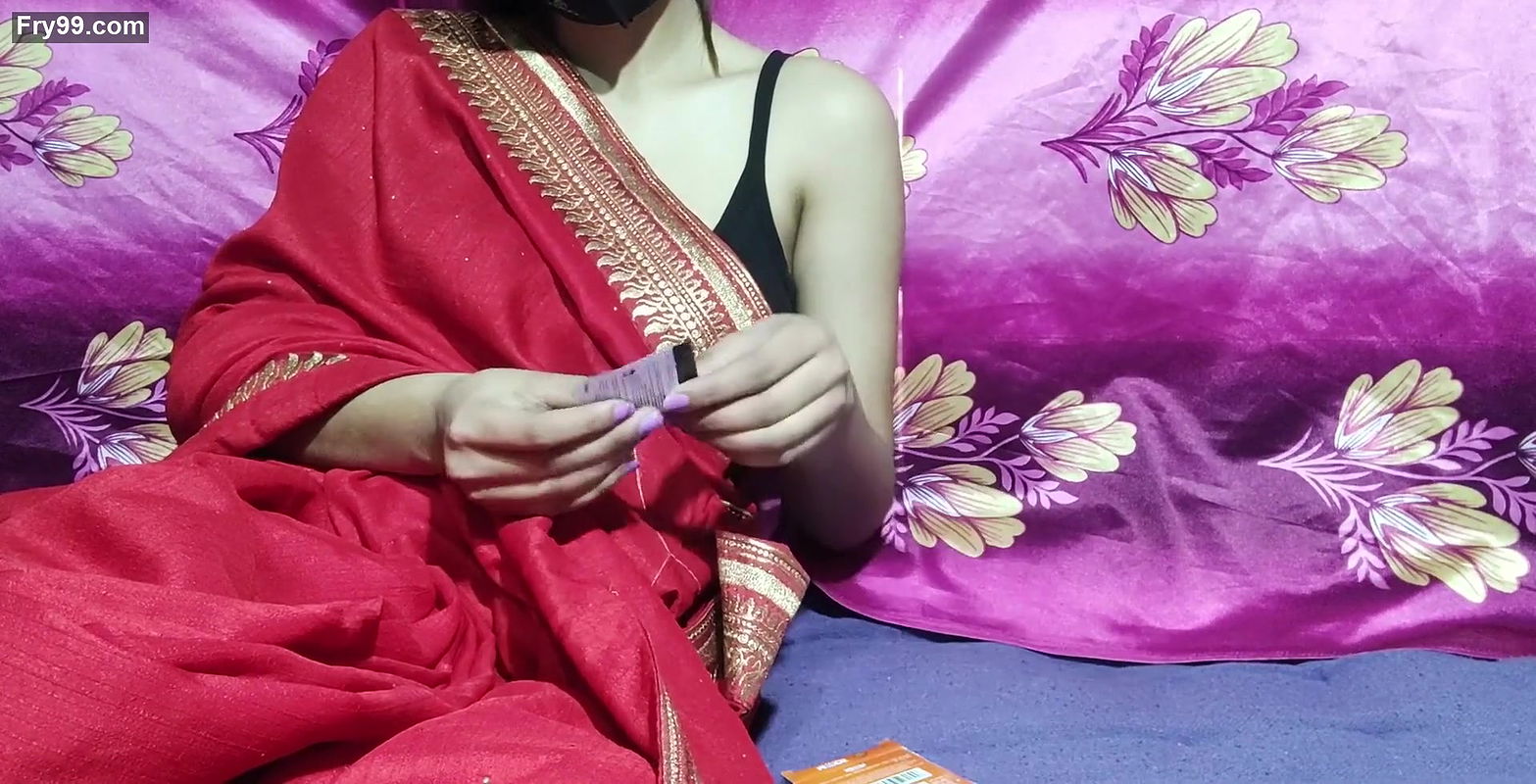 Condom bechne vale ne bhabi ko choda