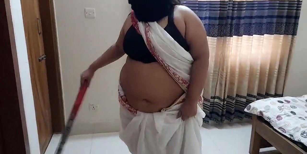 (55 year old Tamil aunty fucked hard while she is sweeping Room) Indian MILF Aunty ko Jabardast Chudai – Anal Fuck.