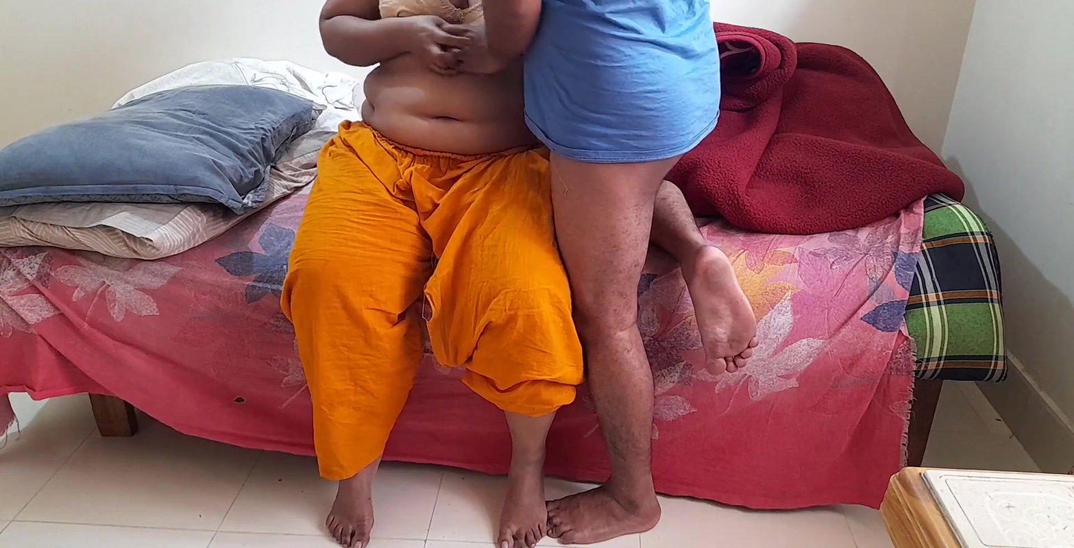 (Tamil Aunty ko ghar pe bulakar choda) 55y old Indian Aunty Fucked by neighbor – Hindi Audio