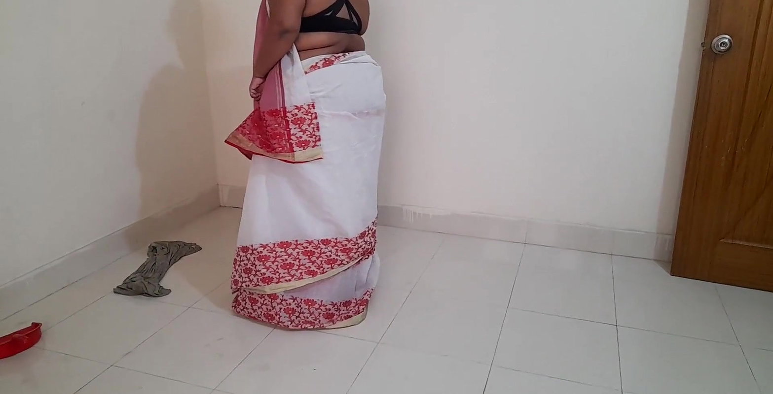 (Tamil Maid Ki Jabardast Chudai malik ke beta) Indian Maid Fucked by the owner’s son while sweeping house – Part 2