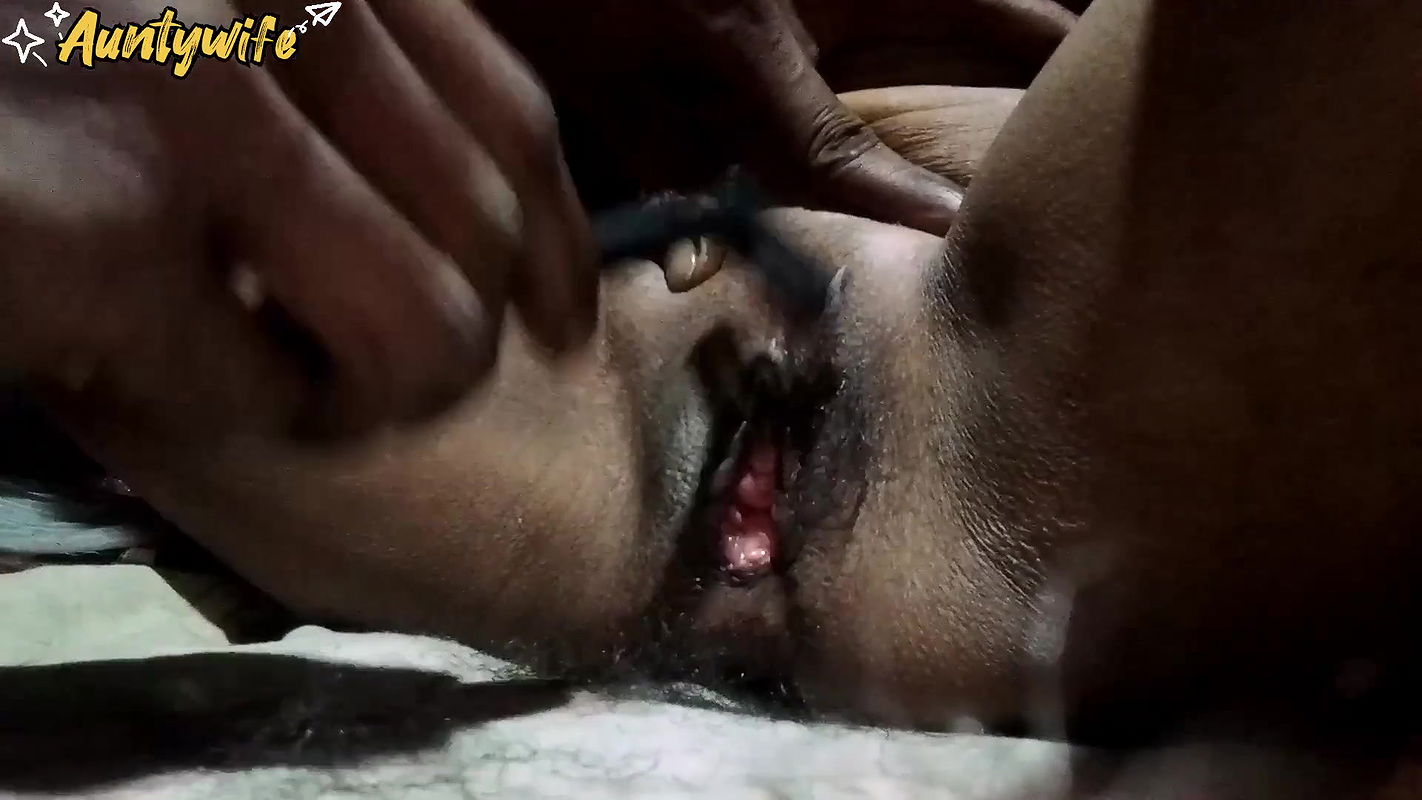 Aunty wife ka chut ki Bal raat mai saaf Kiya Auntie wife’s power of relaxation may be cleared in the night