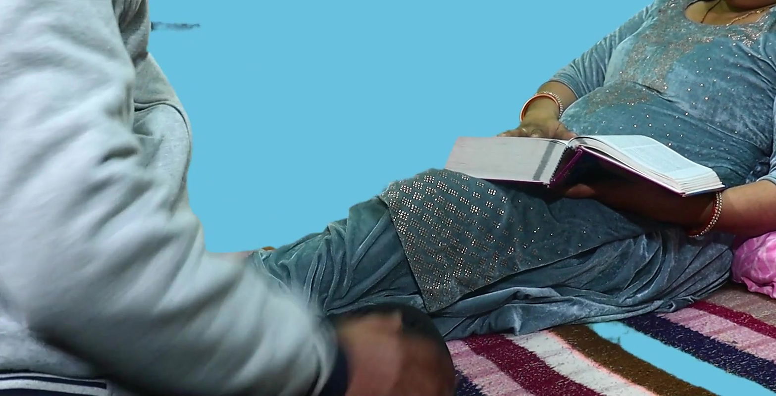 Badi chacheri didi ne chhote bro. ko seel,hymen todna shikhaya in clear voice