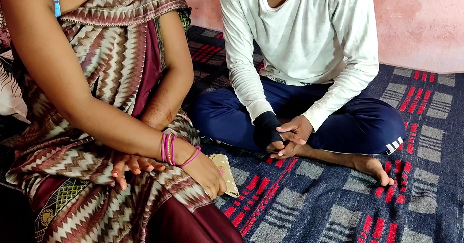 Bete Ne Sotely Mummy Ko Sahara Diya, HD Hindi Voice Roleplay Sex