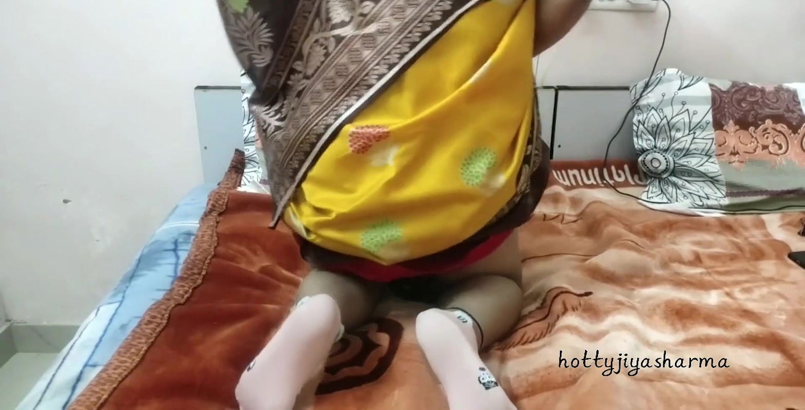 Bhabhi ki salwar khol ke badi gand dekhi
