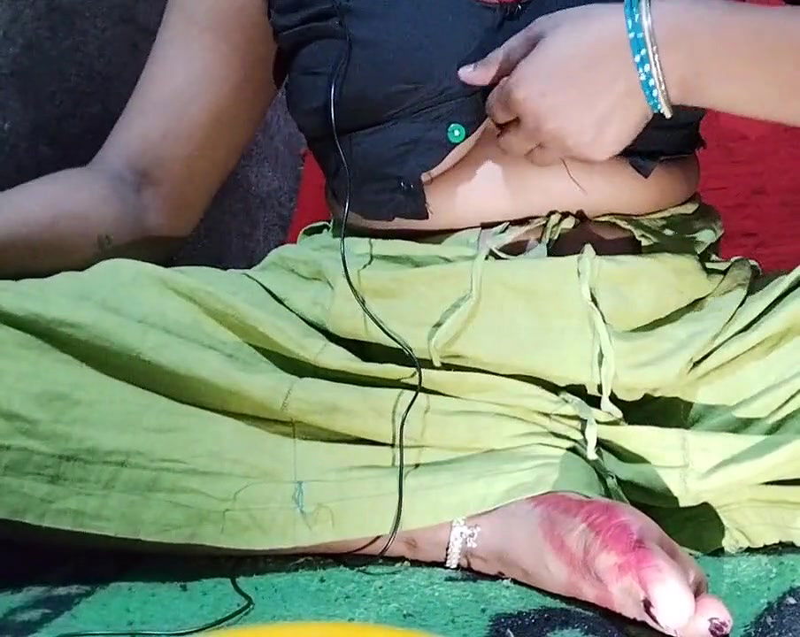 Bhabhi na aapni choot ma khira liya