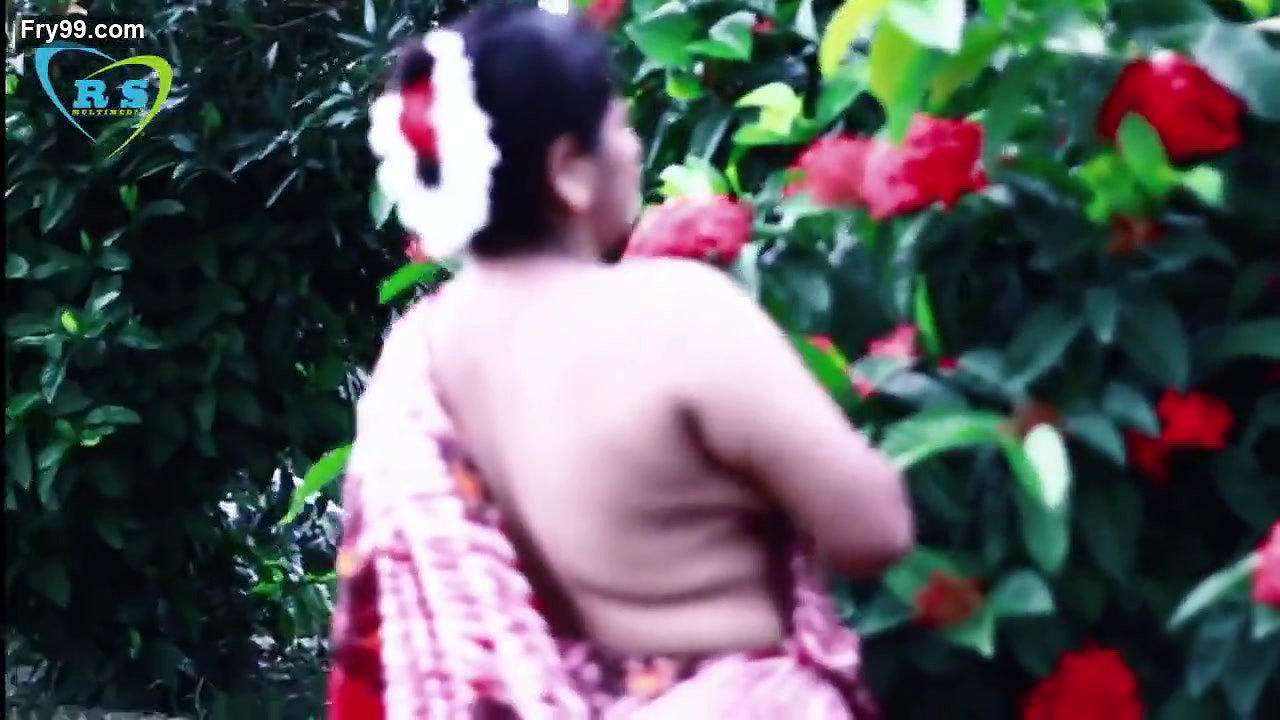 Big boob sharmeen khan side boobs and backless show seducing act