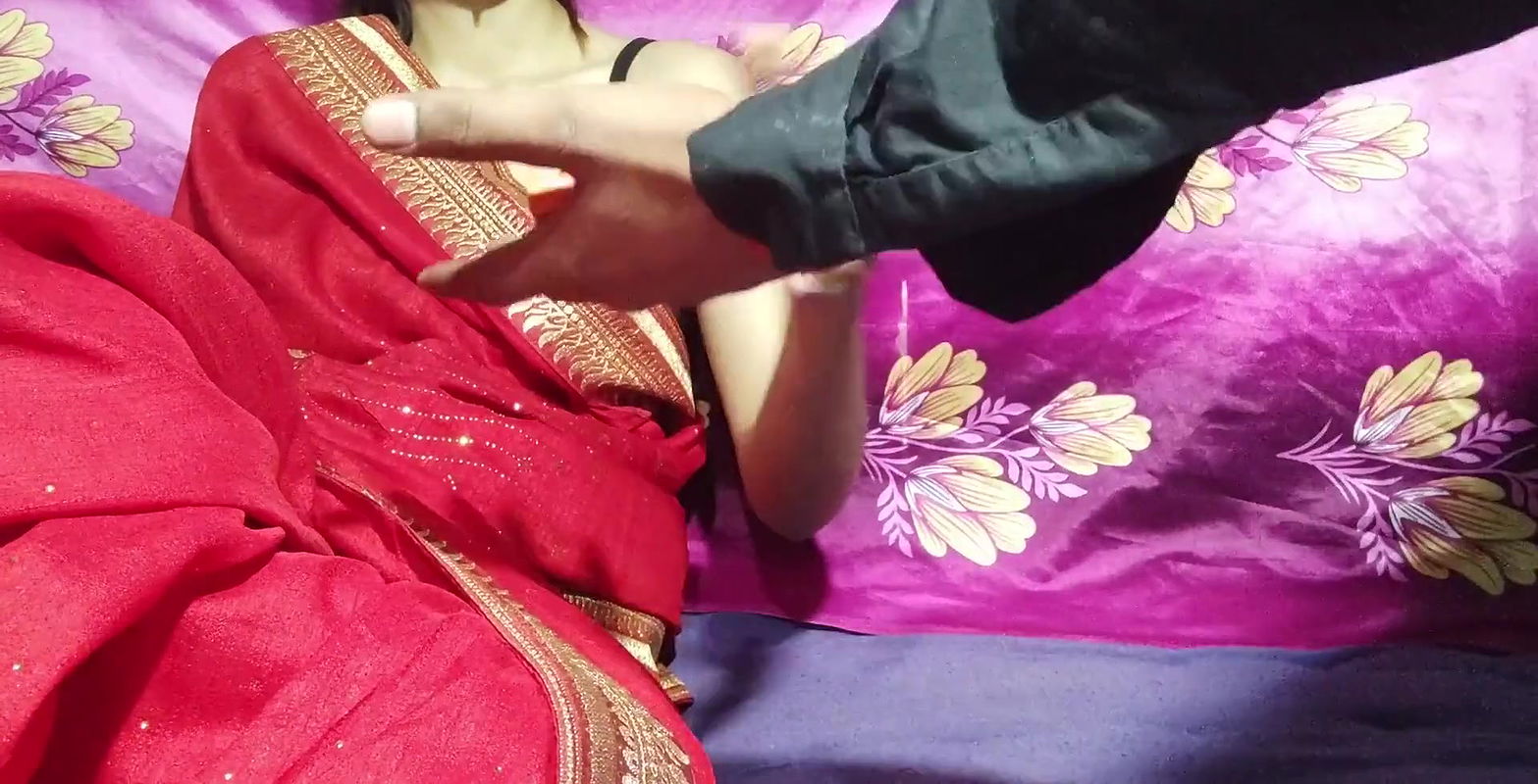 Condom bechne vale ne bhabi ko choda.