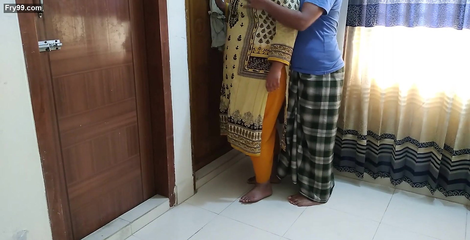 Damaad ne saas ko jamkar choda – Indian Real Sex.