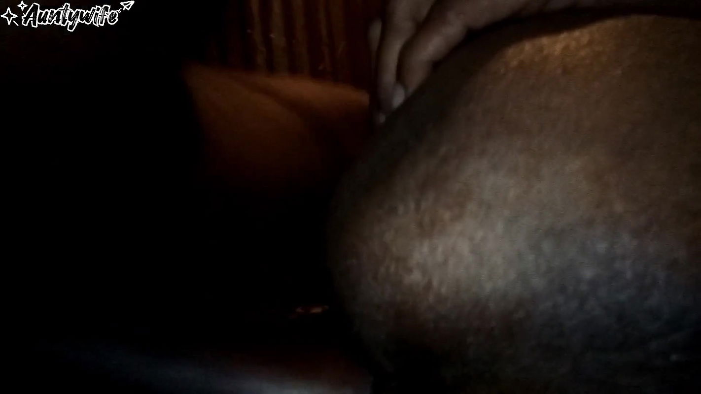 Des Aunty ka Raat mein jamkar chudai hua Des aunty’s fierce fight in the night