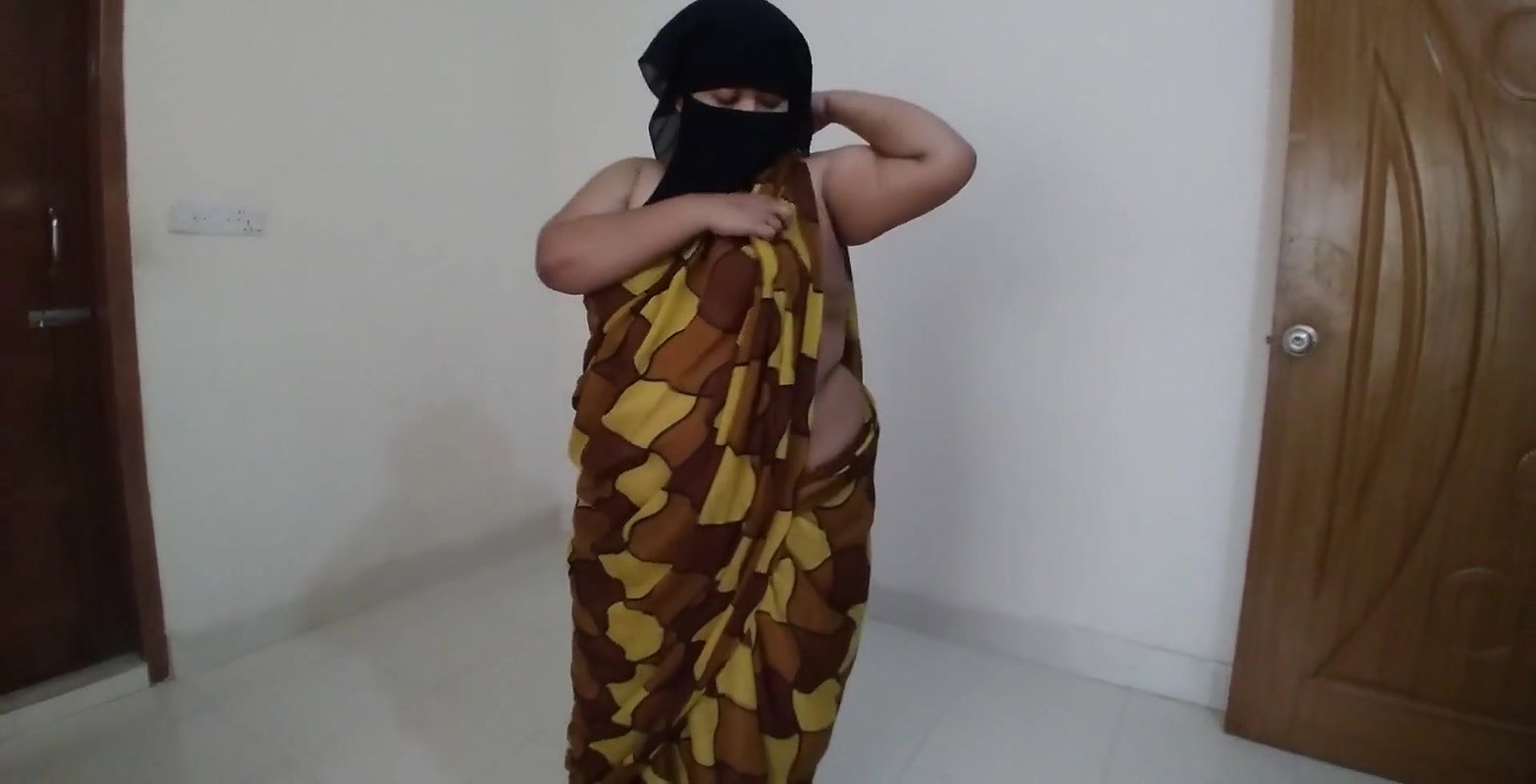 Desi Hot aunty in saree without blouse jabardasti fucked by neighbor boy – Sexy Aunty ko Mast Chudai (Huge anal cumshot)