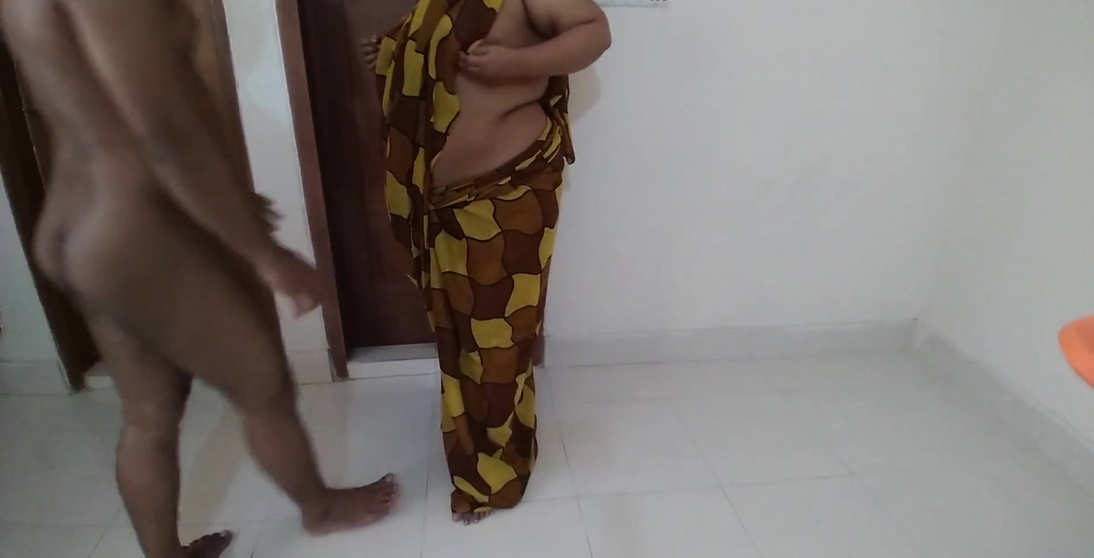 Desi Hot aunty in saree without blouse jabardasti fucked by neighbor boy – Sexy Aunty ko Mast Chudai (Huge anal cumshot)