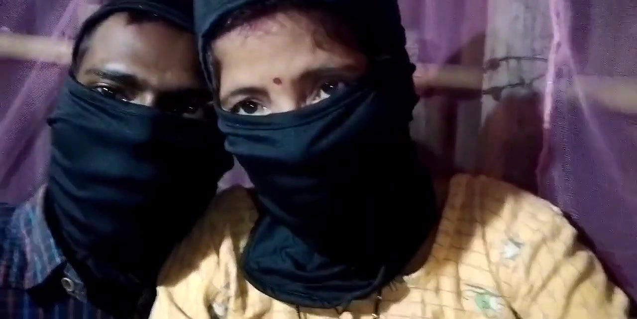 Desi Indian old bhabhi ki chudai Kiya doggy style mein