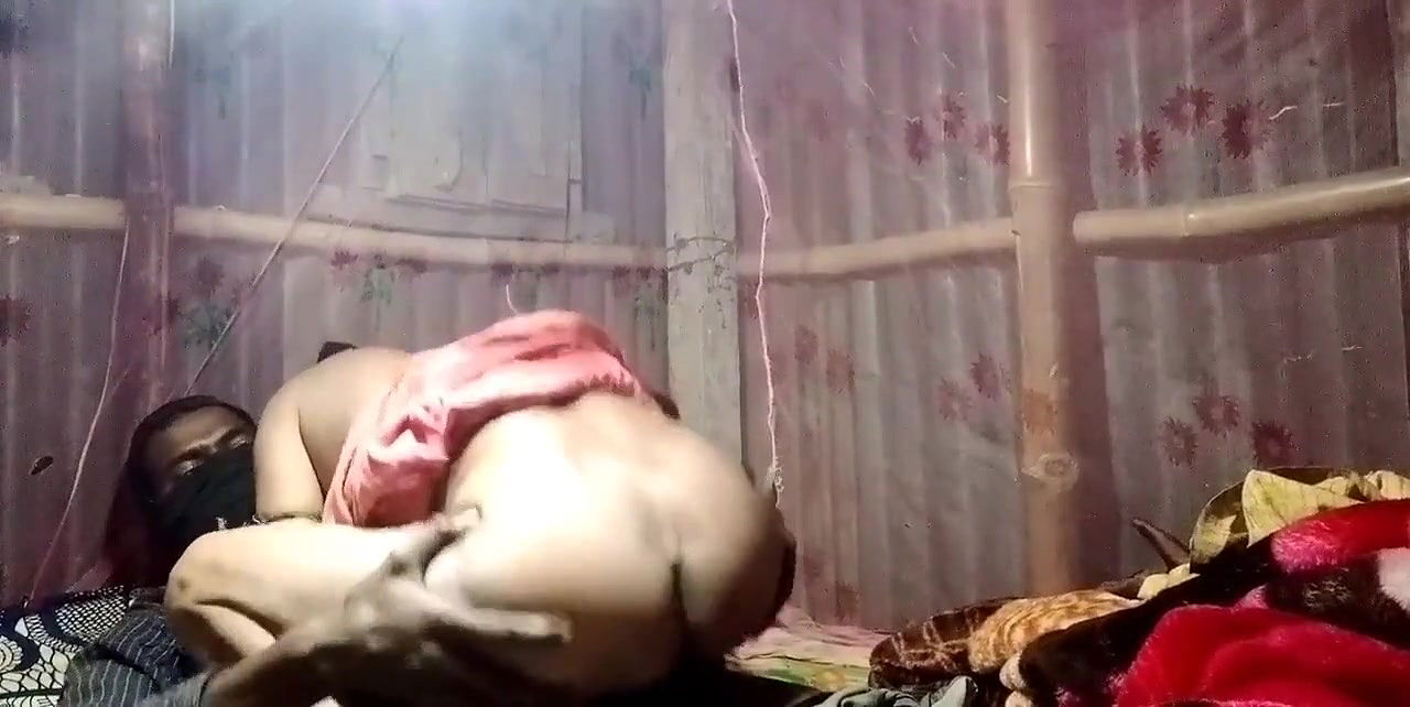 Desi Indian old bhabhi ki chudai Kiya doggy style mein