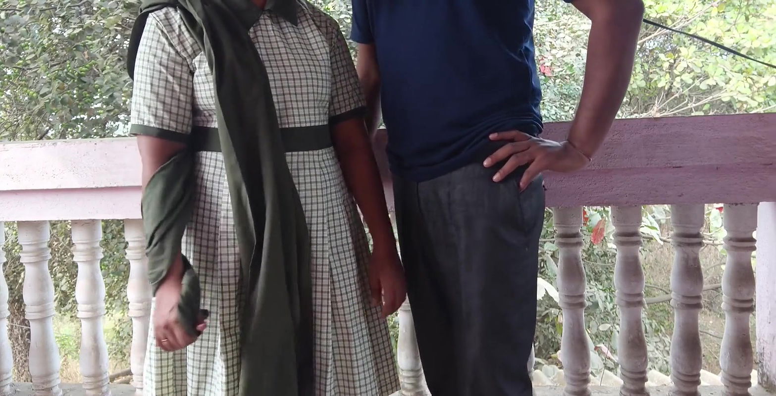 Desi ladaki ne zule par baitkar apane college teacher ke sath kiya Ganda kam.