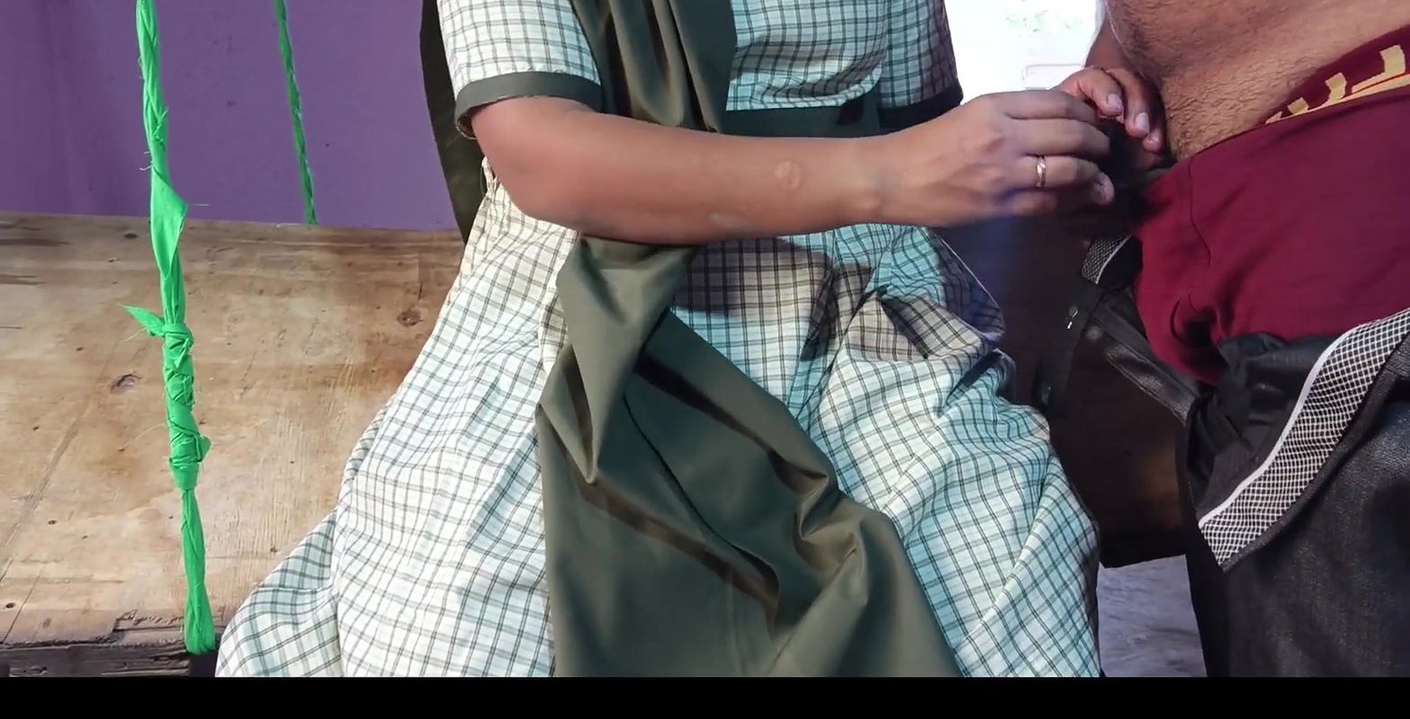 Desi ladaki ne zule par baitkar apane college teacher ke sath kiya Ganda kam.