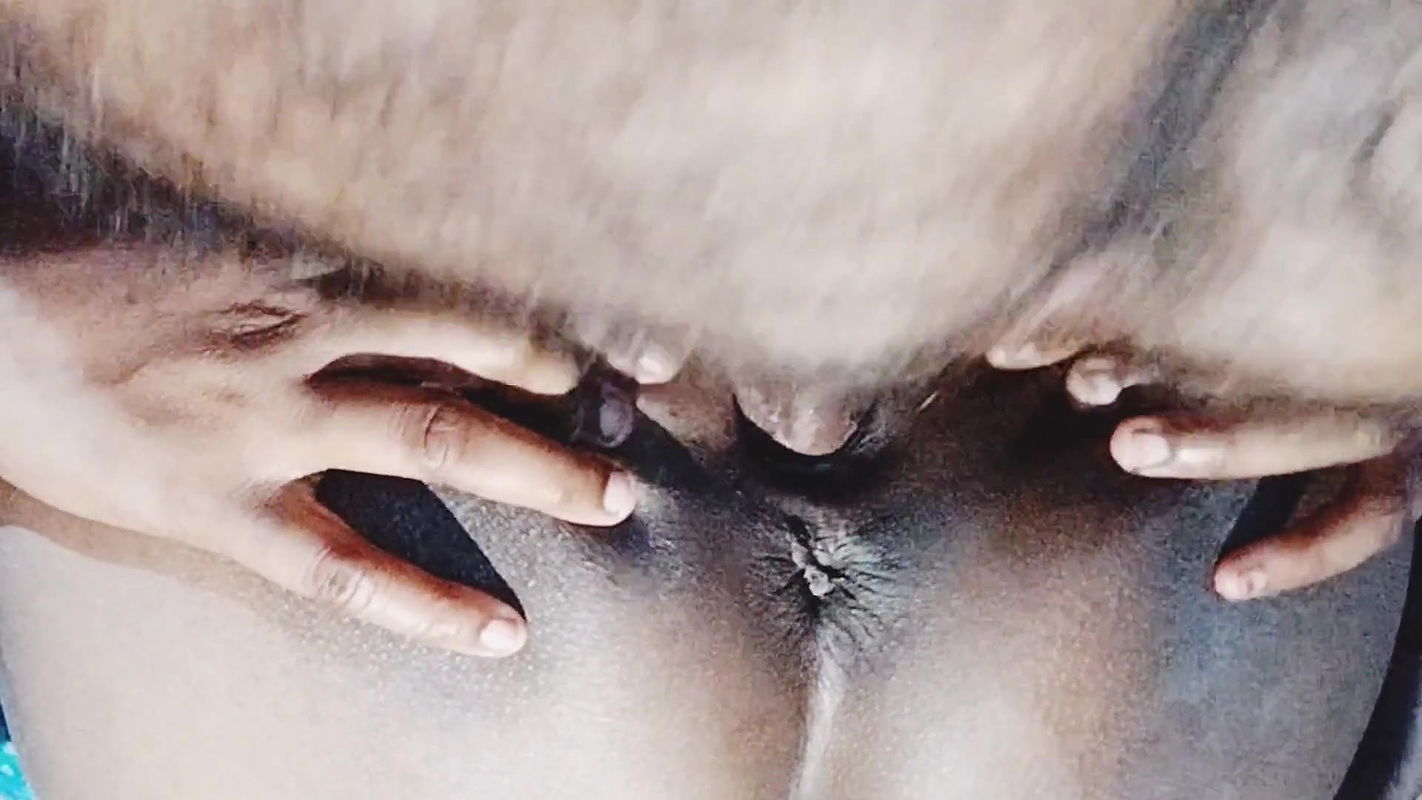 Desi mosi ki choot ma mall gira diya