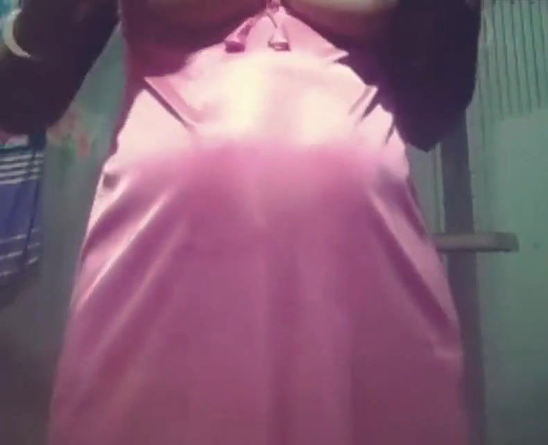 Desi sexy girl Chode Bhoda is cracking l Indian sex with