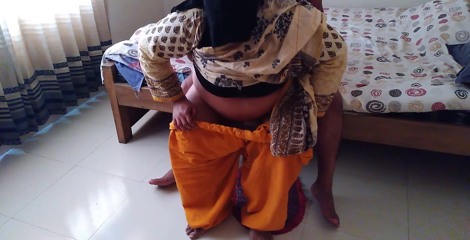 Desi Sexy MILF Mom Apne Bete ke Sath Kiya Kand – StepMom Riding StepSon Cock (Indian Family Therapy).