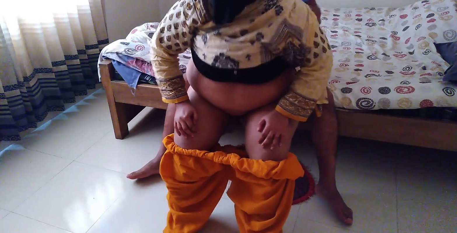 Desi Sexy MILF Mom Apne Bete ke Sath Kiya Kand – StepMom Riding StepSon Cock (Indian Family Therapy).