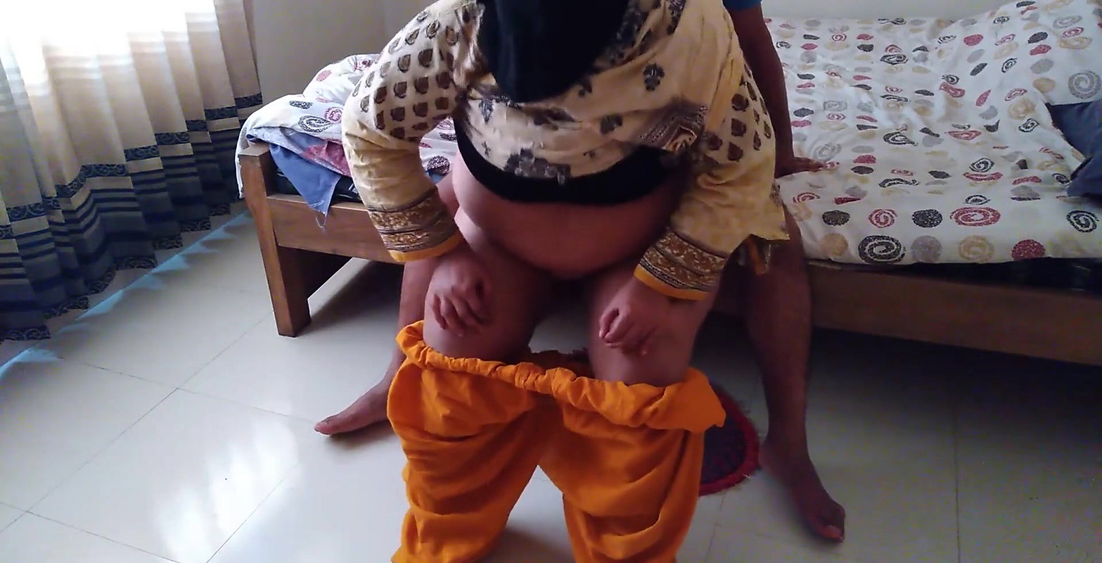 Desi Sexy MILF Mom Apne Bete ke Sath Kiya Kand – StepMom Riding StepSon Cock (Indian Family Therapy).