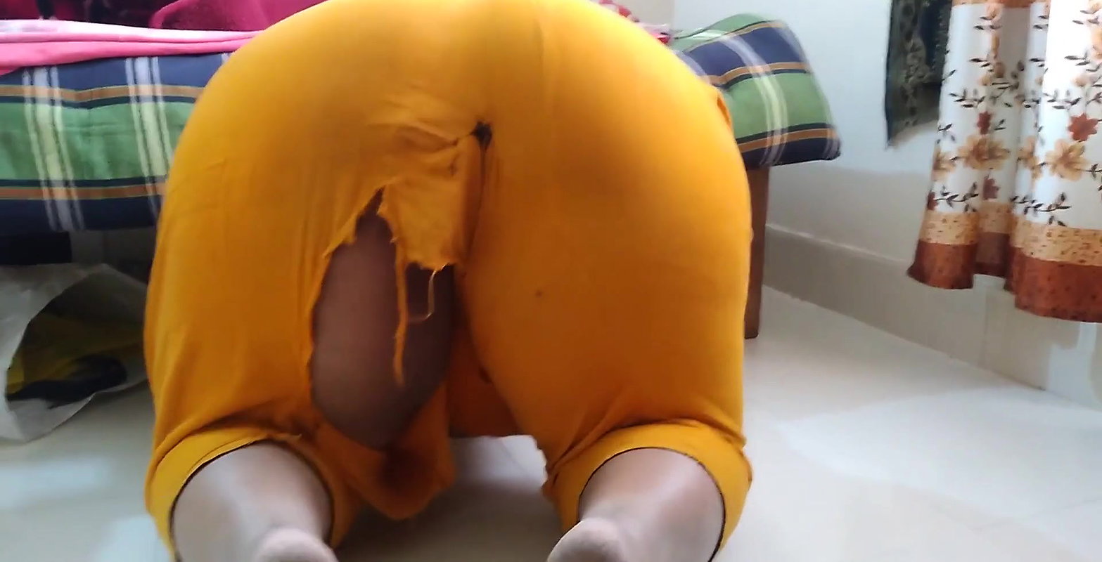 Desi Stepmom Gets Stuck While Sweeping Under The Bed When Stepson Fucks Her & Cum Out Her Big Ass – Family Sex (Part-1)