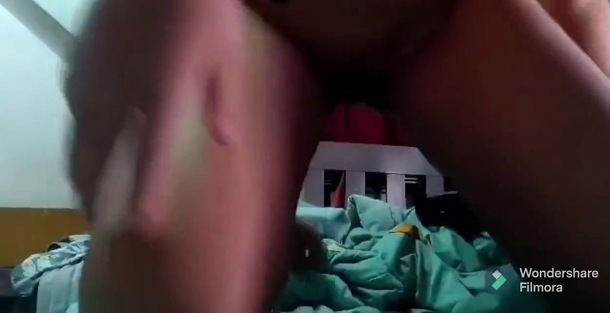 Desi zinda hot playing with pussy on the bed