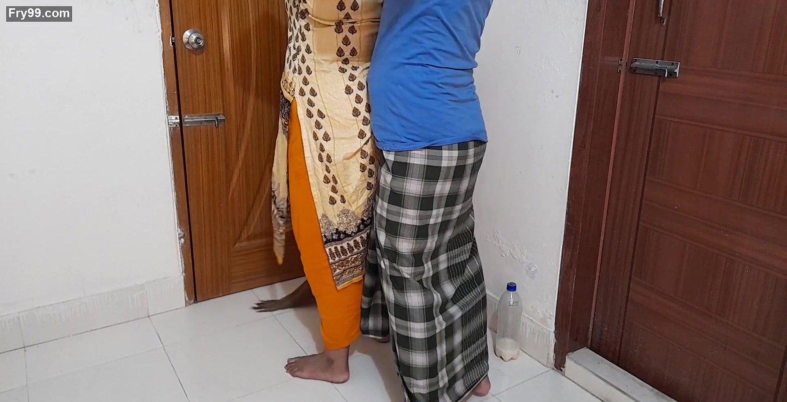 Devar ne mujhe khali ghar mein Jabardasti Choda – Desi MILF Bhabhi fucked by Devar while sweeping room (Hindi Audio)