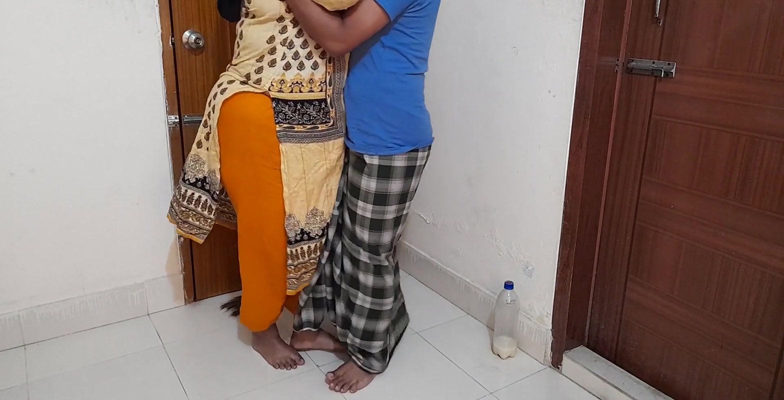 Devar ne mujhe khali ghar mein Jabardasti Choda – Desi MILF Bhabhi fucked by Devar while sweeping room (Hindi Audio)