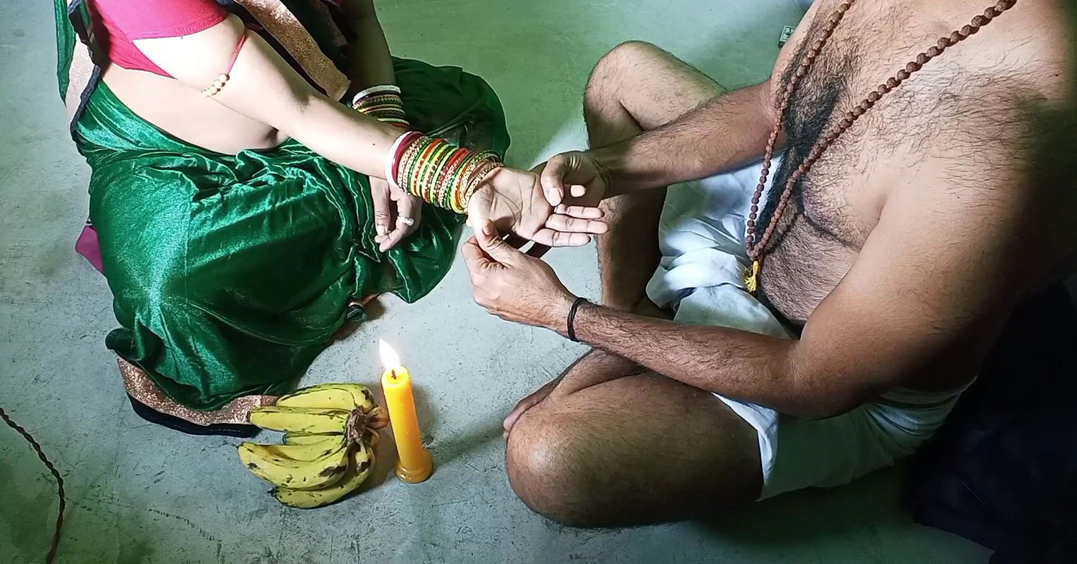 Dhongi Tant-rik Ba-BaJi Ne Apni Bhakt Ko Pooja K Baad Khade-Khde Pela