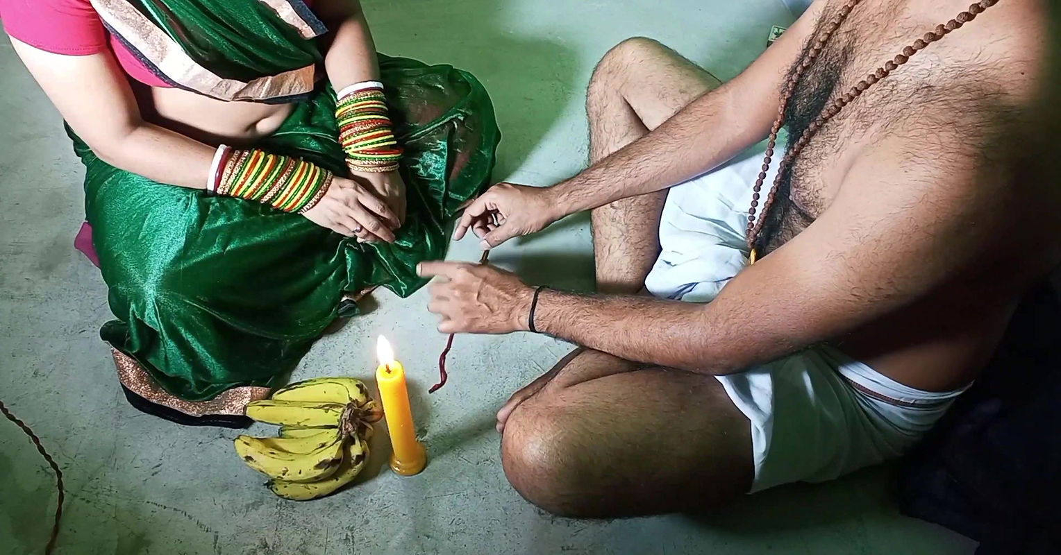 Dhongi Tant-rik Ba-BaJi Ne Apni Bhakt Ko Pooja K Baad Khade-Khde Pela