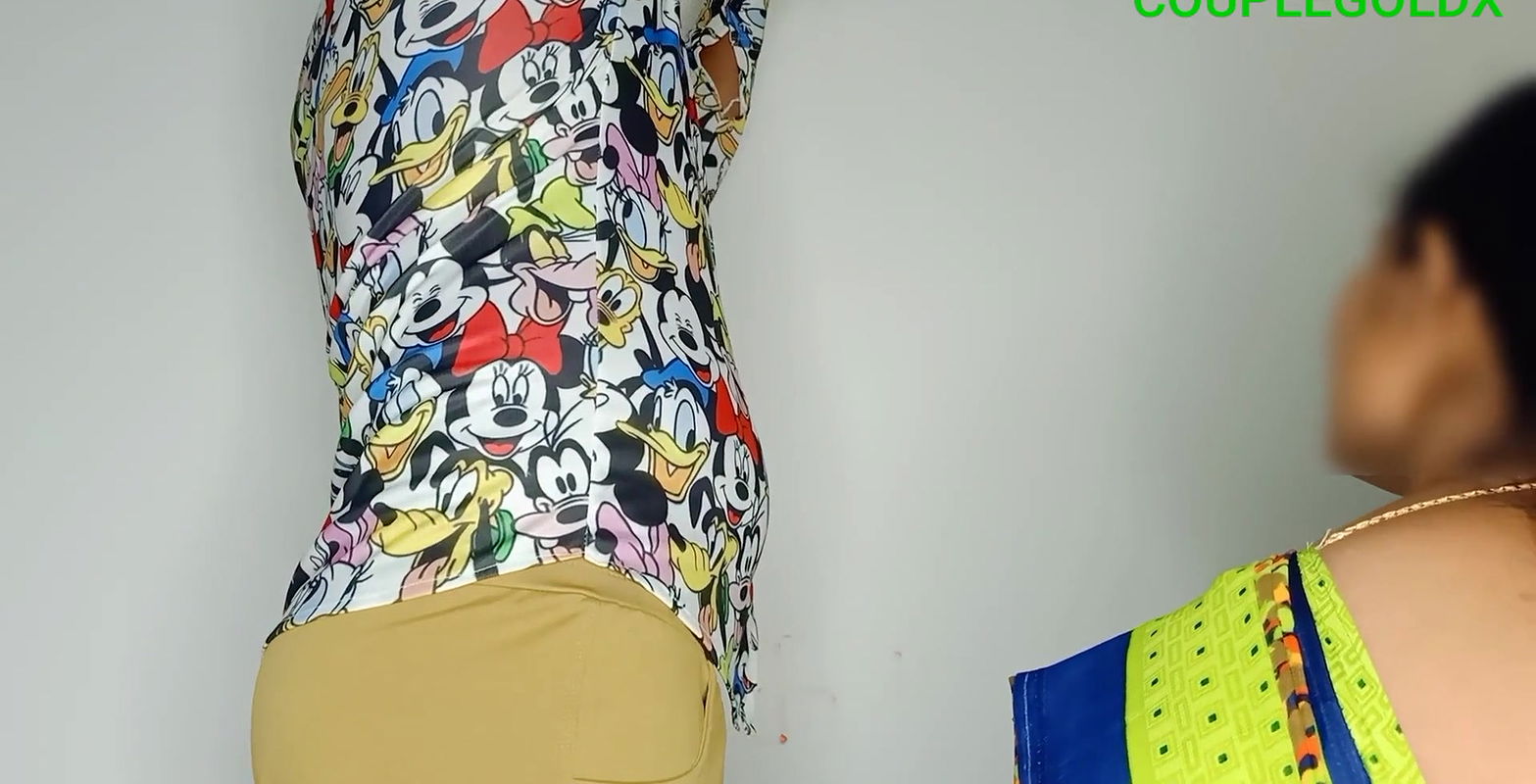 Electrition ka mota land komal lite thik kar raha tha