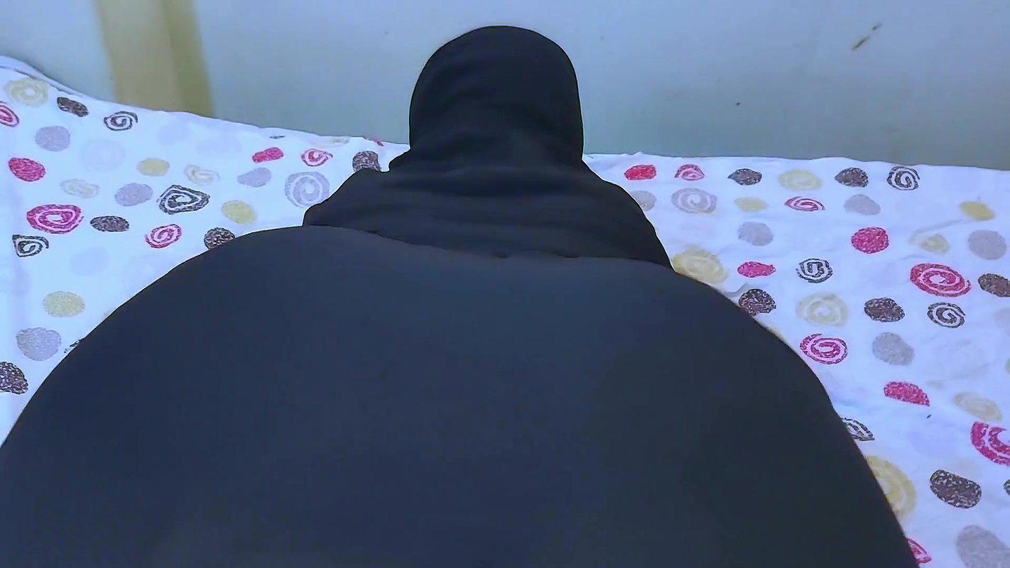 Arab Alone Girl Anippe’s Have Big Ass Like Fat Pig & Wet Pussy, She Want a Guy to Fuck Her in Hotel