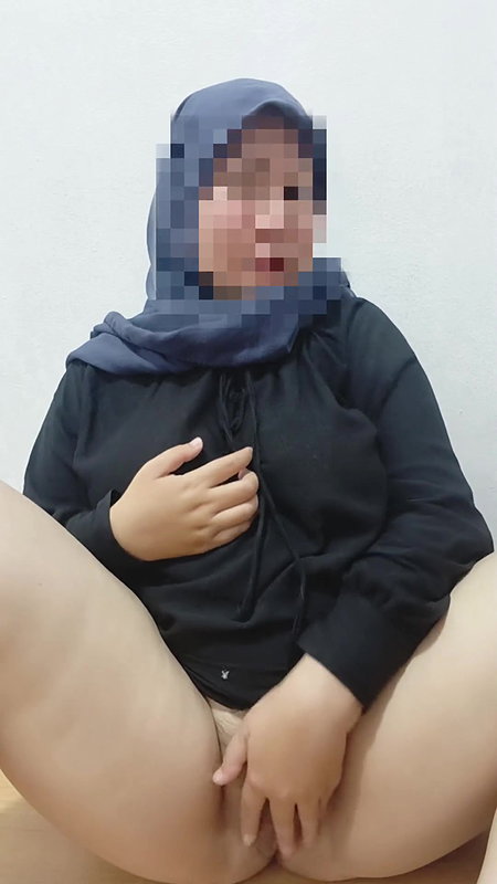 Beautiful Stepsister Wearing a Hijab