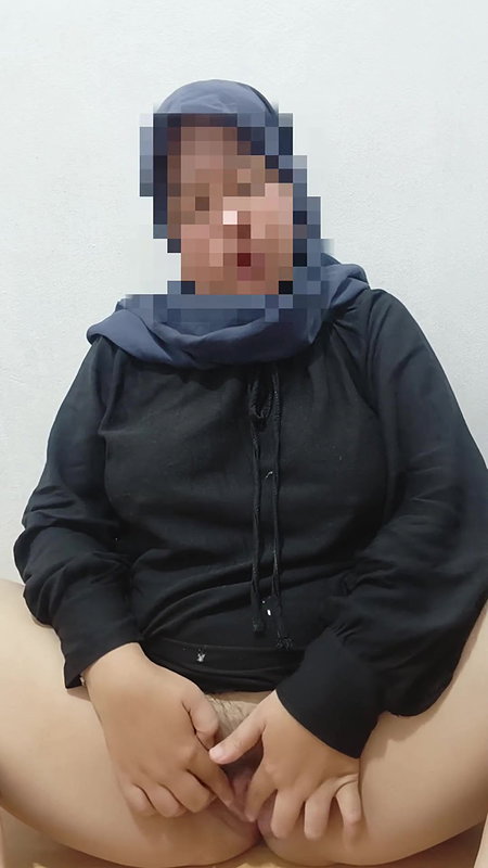 Beautiful Stepsister Wearing a Hijab