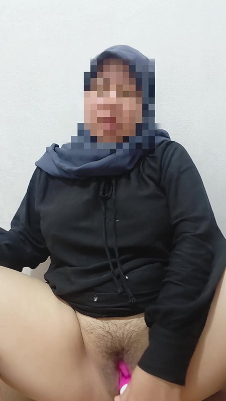 Beautiful Stepsister Wearing a Hijab