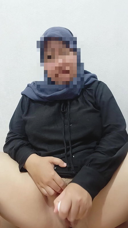 Beautiful Stepsister Wearing a Hijab