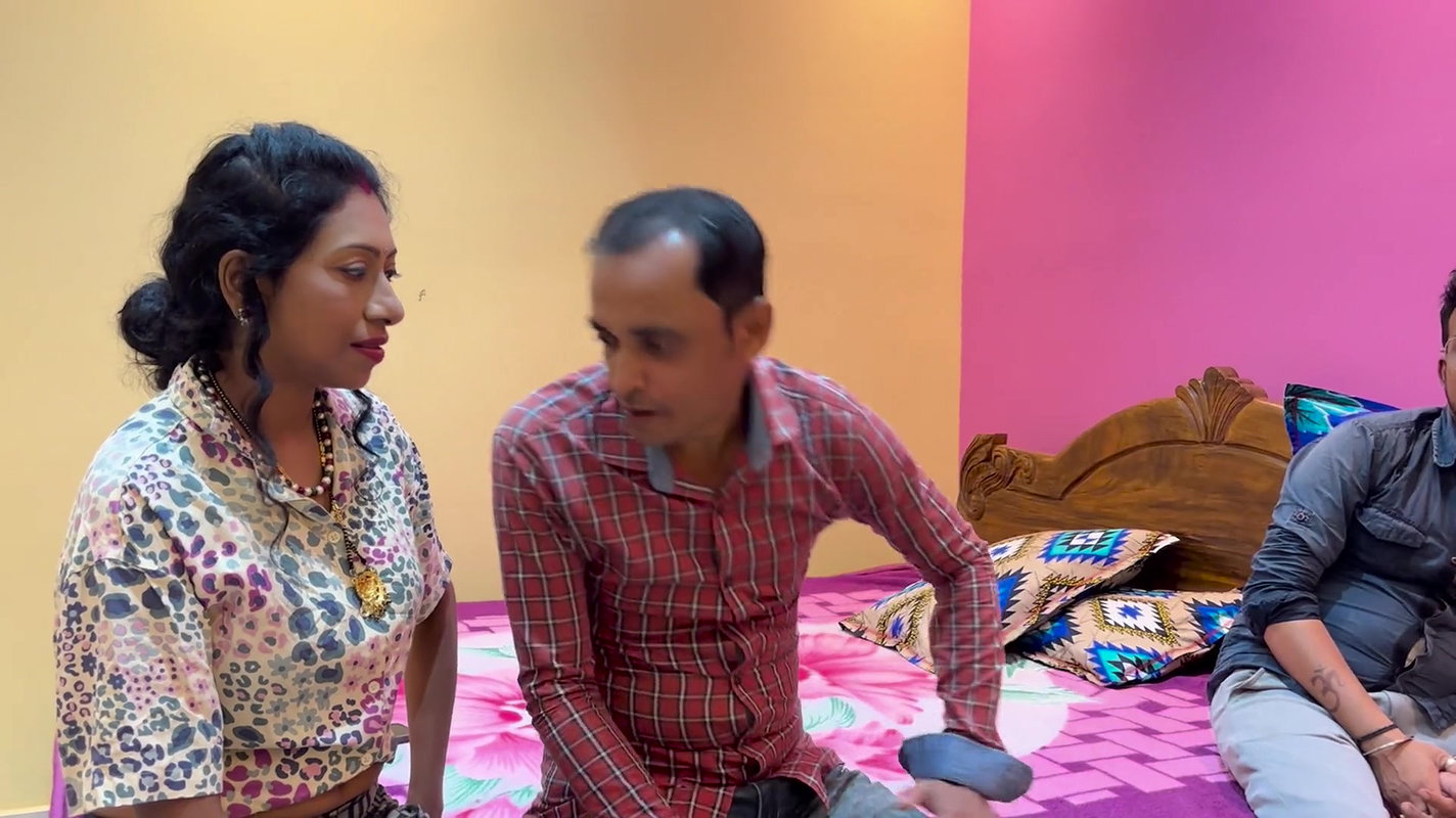 Biwi Ko Bola Apne Boss Ko Pussy Kamsutra Ras Pilane Kaliye Kueki Apna Husband Ka Promotion Confirm