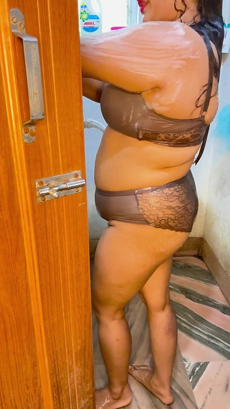 Desi Horny Boudi Bathroom Fingering Hair Pussy with Orgasm