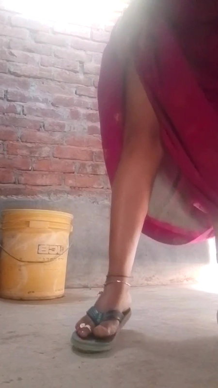 I Am a Beautiful Indian Desi Girl and This Is My Video. I Am Simple, Natural and Confident. I Love Being Real and Showing