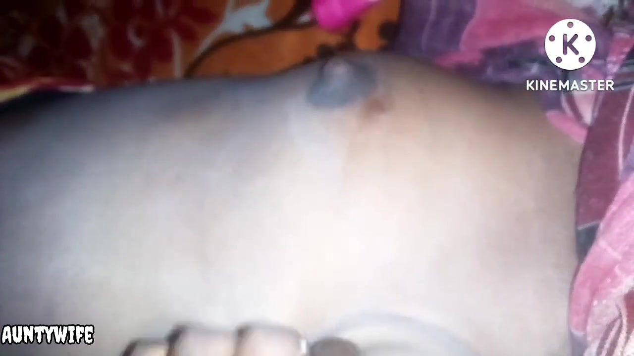 Gaon ki adheru umra ki bhabhi ko man bhar ke Kiya chudai.