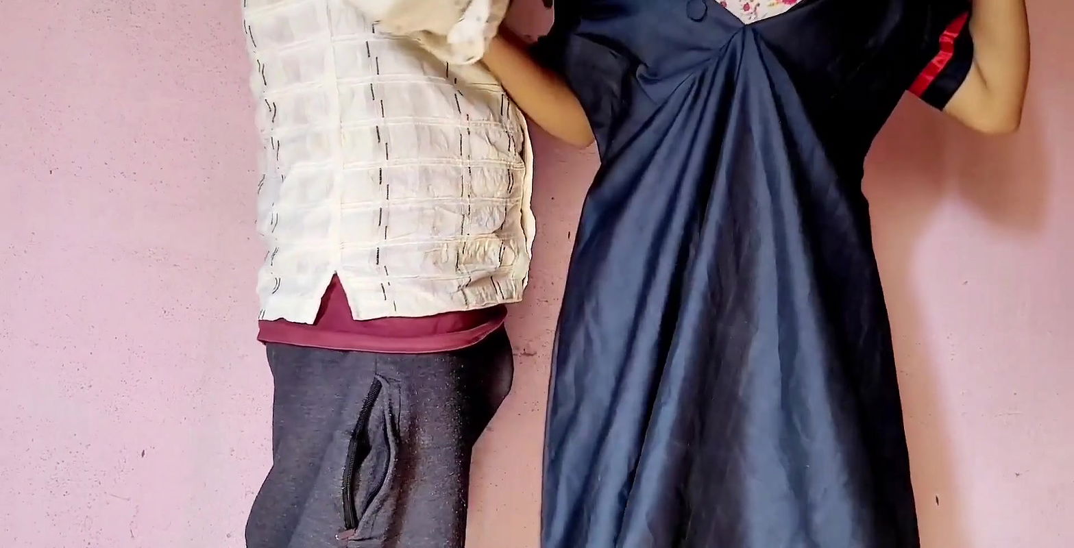 Gav se ahi hu hi ladaki ko bahar lekar uske boss ne chod diya