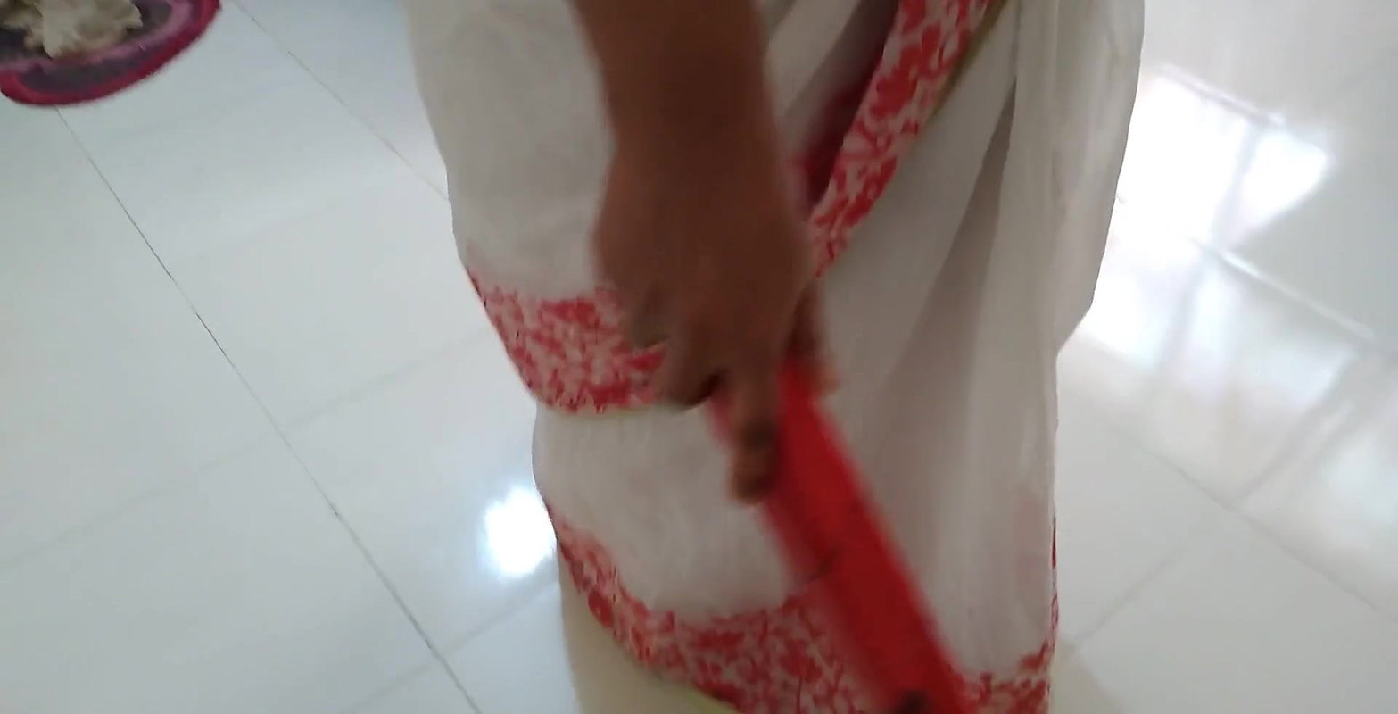 Ghar jhadu lagate hue maa ko chodane par Jabardast apni Beta – Hindi Audio (Indian Sex)