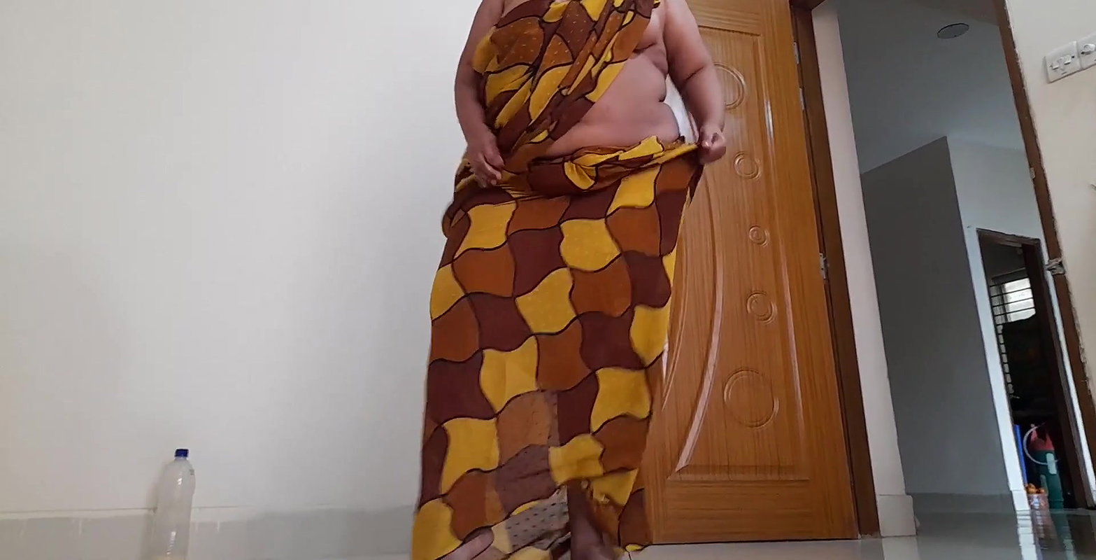 Gujarati sexy Saas Ko damad mast choda jab patni ki ghar par nahi hone (Indian Mother-in-law gets fucked by son-in-law)