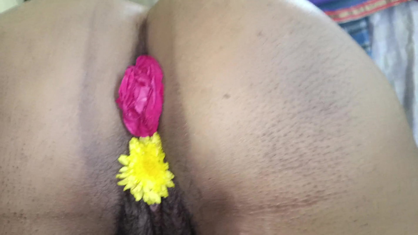 Hot Romance with Flowers in Desi Pussy