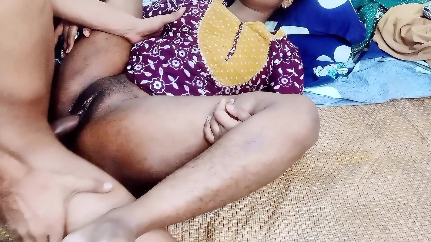 My Hot Beautiful Bhabhi Offer Me to Have Sex with Her Bcz My StepBrother Can’t Satisfy Her on Bed