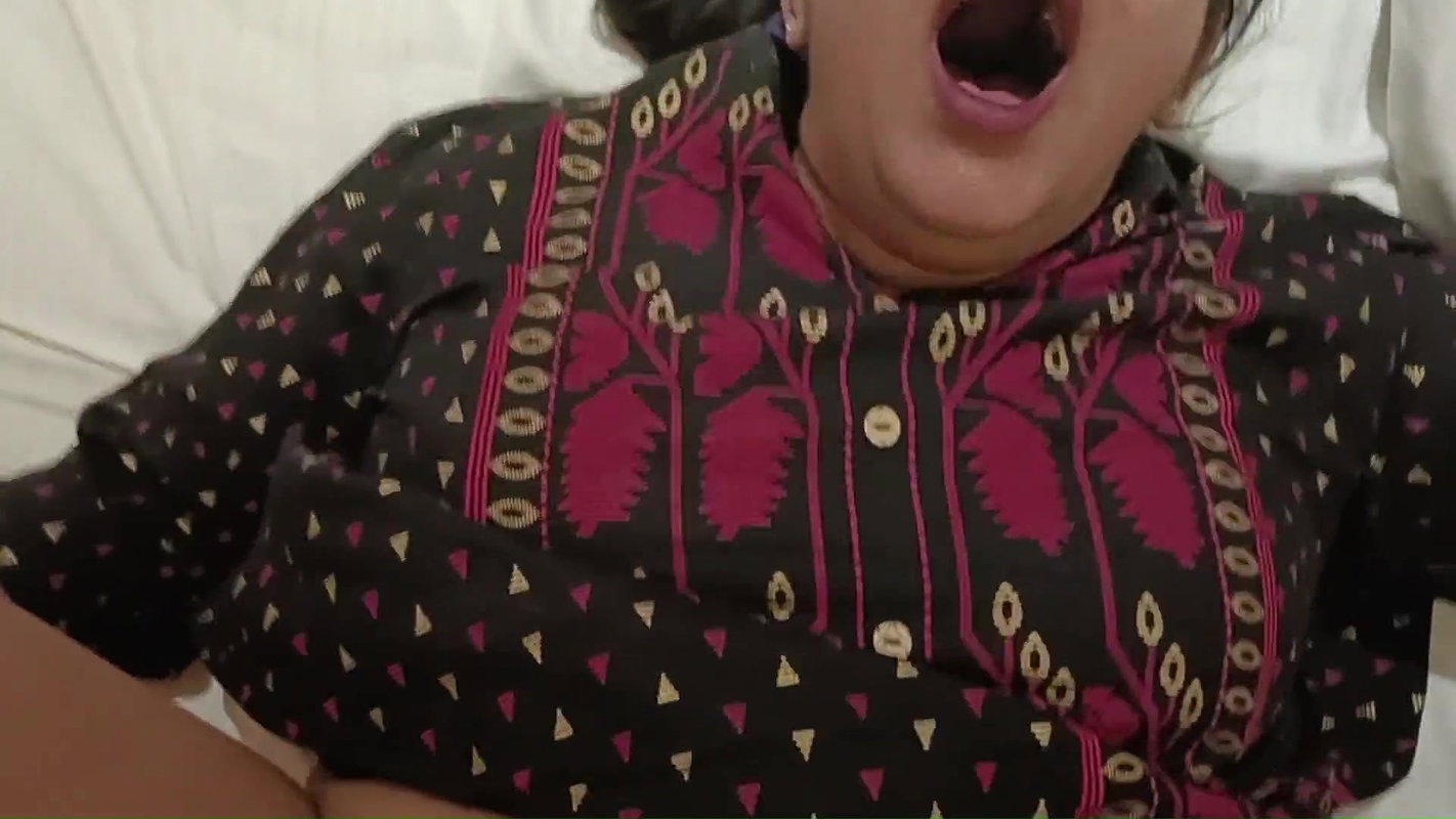 South Boy Fucked a Angry North Girl in a Hillstation Resort(munnar)
