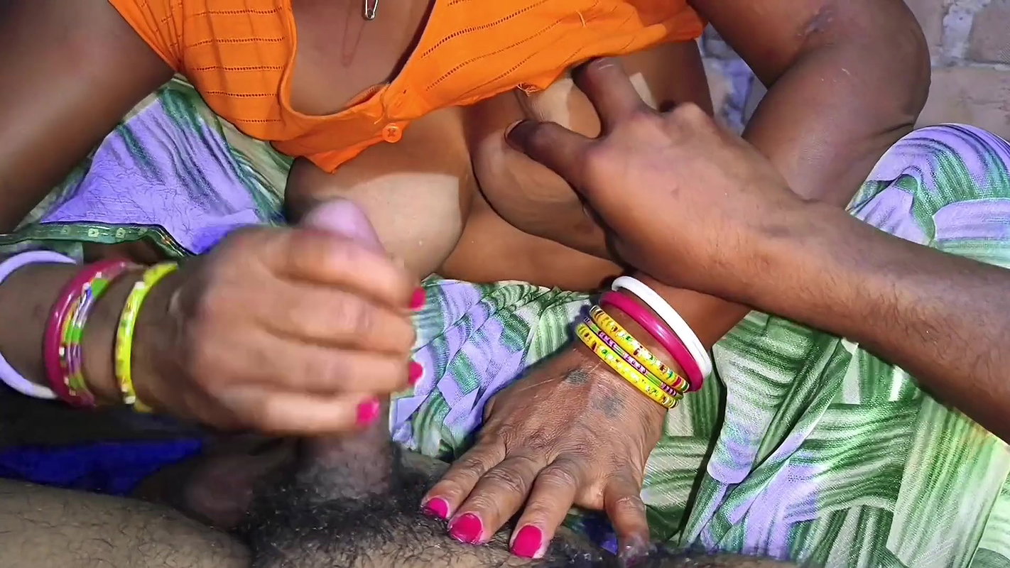 Suman Bhabh.icute Saree Bhabhi Gets Naughty with Her Devar for Rough and Hard Anal Sex After Ice Massage on Her Back in Hindi